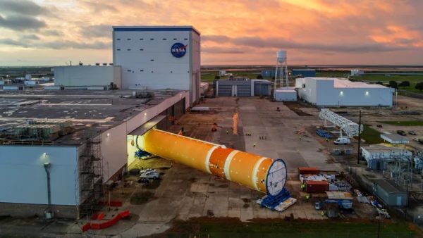 MICHAEL DEMOCKER/NASA