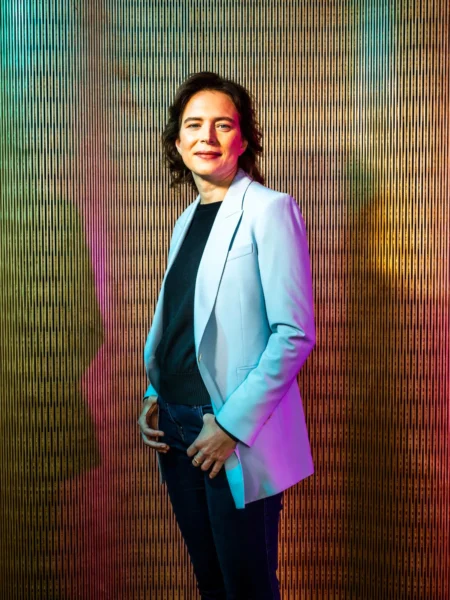 "Per un po' di tempo ci siamo limitati a organizzare le pagine web. Il che non è proprio la stessa cosa che organizzare le informazioni del mondo o renderle veramente utili e accessibili", afferma Liz Reid, responsabile della ricerca di Google. WINNI WINTERMEYER/REDUX