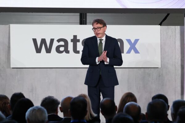 Alessandro La Volpe sul palco dell’evento AI experience on tour di IBM