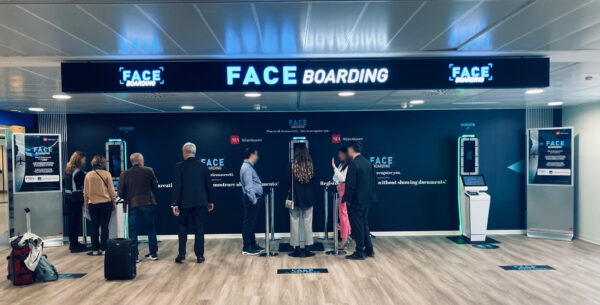 Una postazione di Faceboarding per i passeggeri. SEA