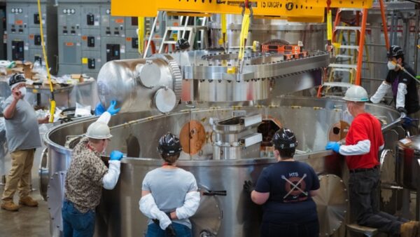 I laboratori sulla fusione a confinamento magnetico del Commonwealth Fusion Systems. Eni