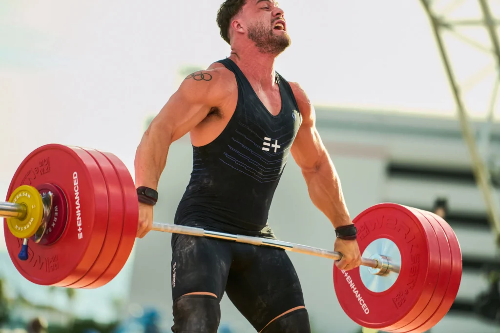 La giornata è iniziata con i sollevatori di pesi, ma nel tardo pomeriggio solo uno di loro aveva tentato un sollevamento da record mondiale. SAEED RAHBARAN